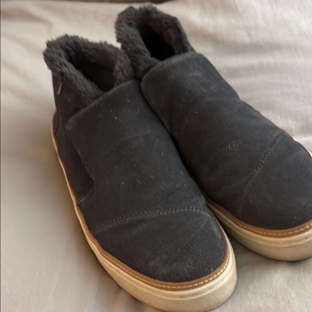 Toms Womens navy high top furry  Slip-On Shoes size 9